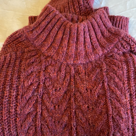 NWOT cozy sweater - Picture 7 of 7